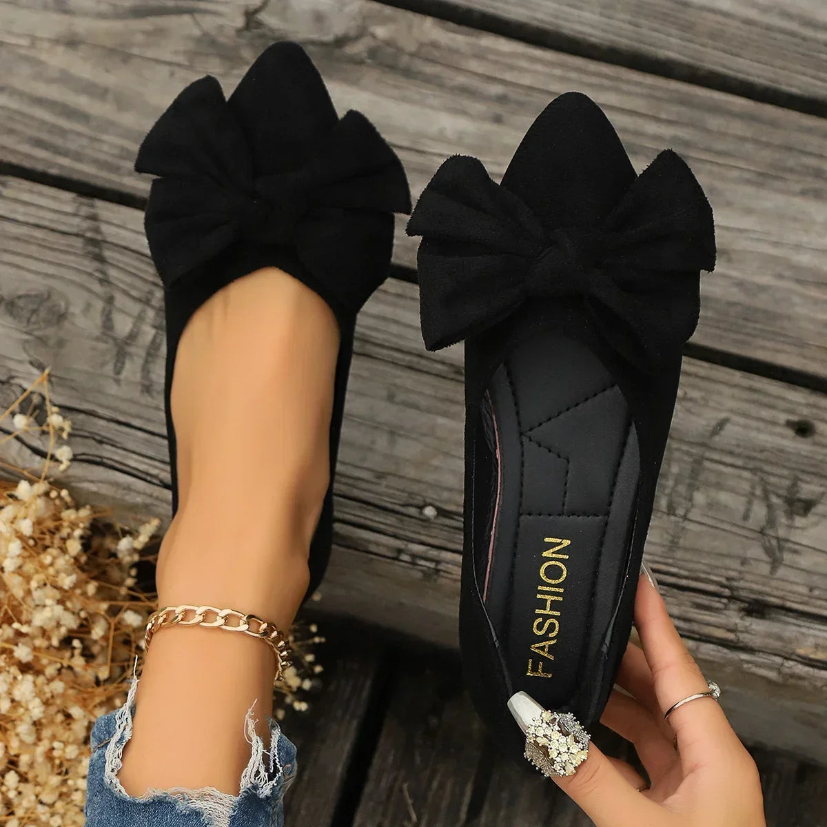 Women's Shoes 2025 Spring Pointed Women's Flats Fashion Bow Loafers Slip on Walking Flat Shoes Ladies Shallow Comfort Sneakers
