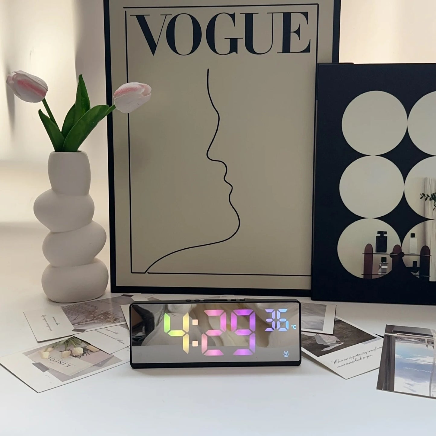 Colorful Digital Alarm Clock - Voice Control，Temperature Display Date，Dual Alarm Clock，Snooze，Night Light Mode，12/24Hour SystemL