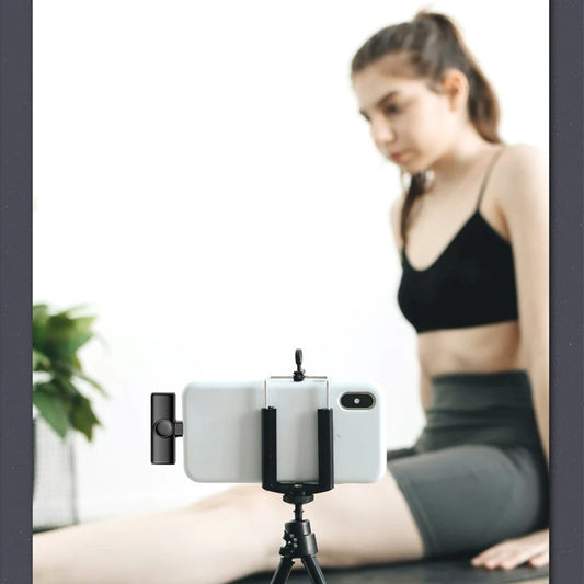 Professional Wireless Lavalier Microphone for iPhone iPad Laptop Android Live Gaming Video Recording Interview Business Mic