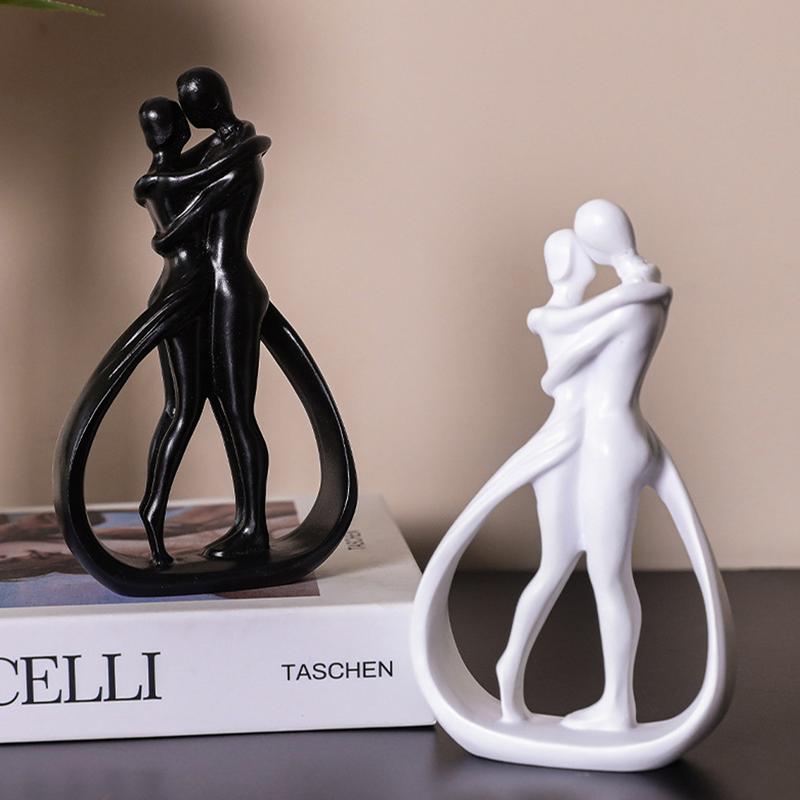 Artistic Couple Hugging Statue – Modern Abstract Design for Living Room and Home Décor